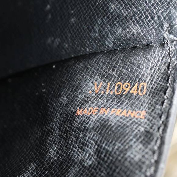 LOUIS VUITTON Saint Cloud Shoulder Bag - Picture 7 of 16